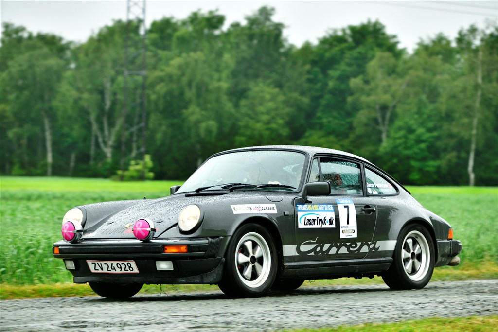 Jens Pedersen og Troels Lund fra Slagelse stiller op i Oresund Rally med denne Porsche 911 SC fra 1981.
(Foto: Michael Eisenberg)